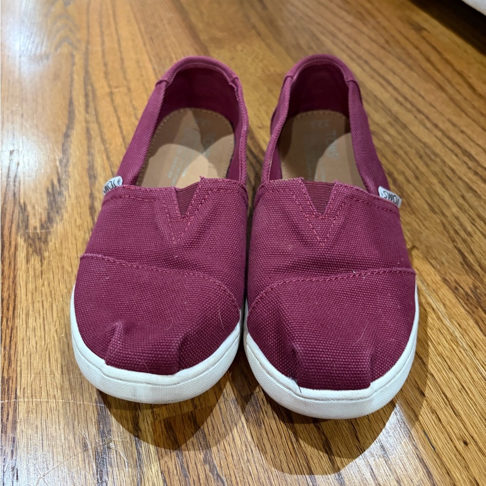 TOMS Classic Kids' Shoes - Picture 3 of 6